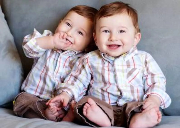 عکس بچه دوقلو برای پروفایل