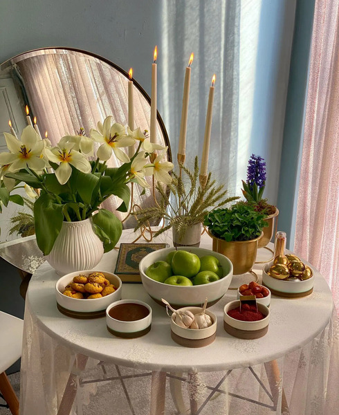 عکس چیدن سفره ی هفت سین