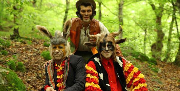 عکس بازیگران فیلم آهوی پیشونی سفید