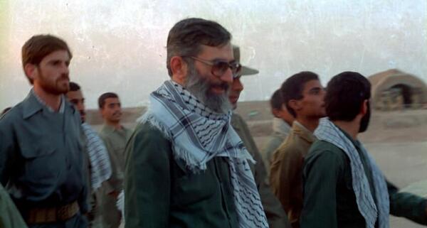 عکس های امام خامنه ای زمان جنگ