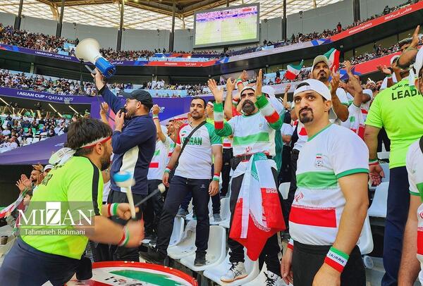 عکس تماشاگران بازی ایران ژاپن