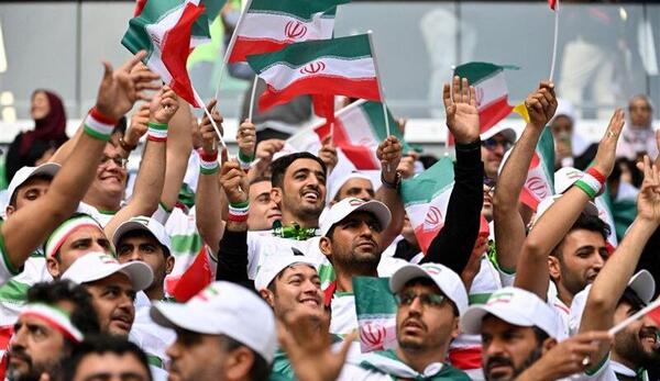 عکس تماشاگران بازی ایران ژاپن