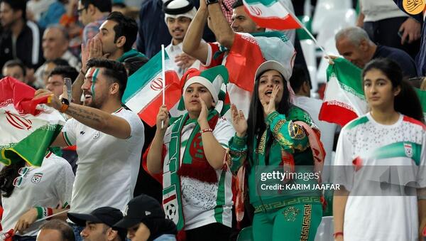 عکس تماشاگران بازی ایران ژاپن