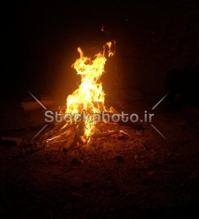 عکس آتش طبیعی در شب