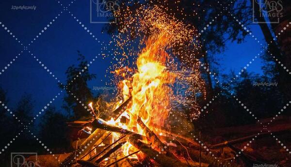 عکس آتش طبیعی در شب