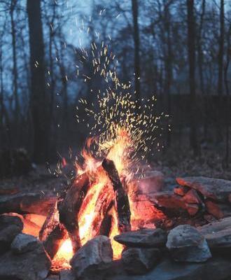 عکس آتش طبیعی در شب