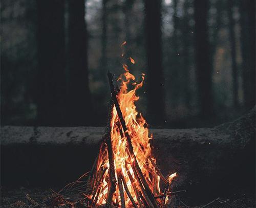 عکس آتش طبیعی در شب