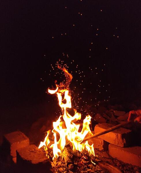 عکس آتش طبیعی در شب