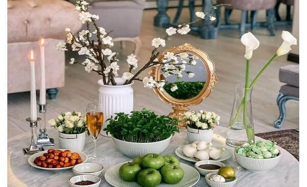 عکس دونفره با سفره هفت سین