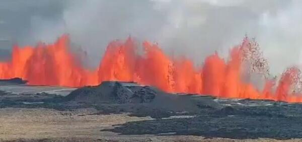 عکس زیبای آتشفشان