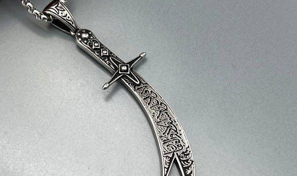 عکس امام علی با شمشیرش