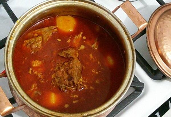 عکس آبگوشت تو قابلمه