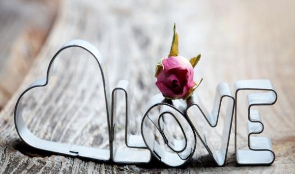 عکس گل و قلب برای تصویر زمینه