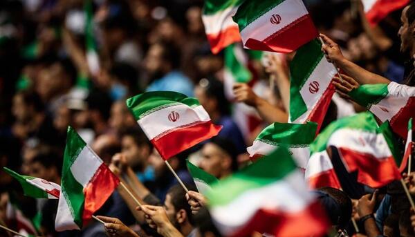 عکس مردم ایران با پرچم