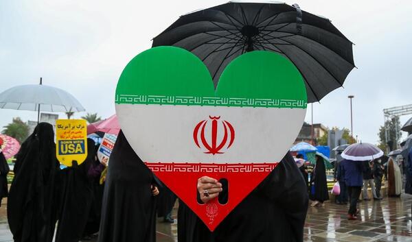عکس مردم ایران با پرچم