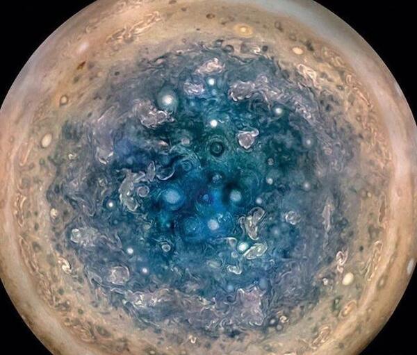 عکس توی سیاره نپتون