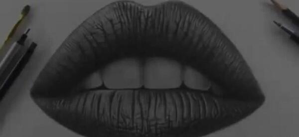 عکس لب برای سیاه قلم