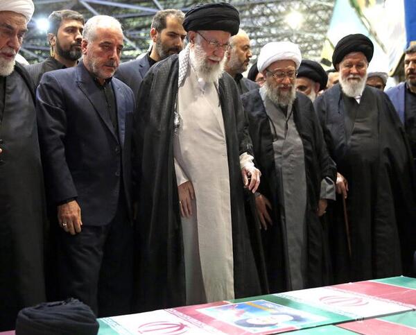 عکس رهبر ایران با همسرش
