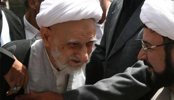 عکس آیت الله بهجت در نماز