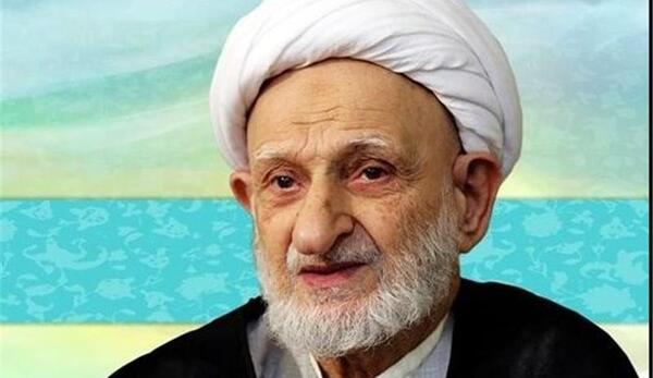 عکس آیت الله بهجت در نماز