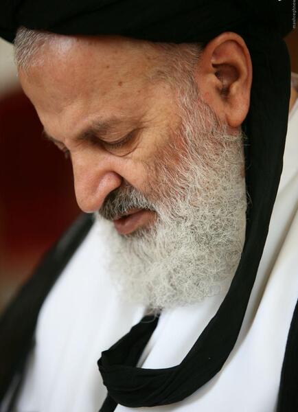 عکس آیت الله بهجت در نماز
