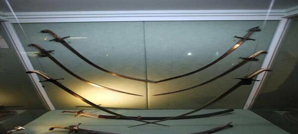 عکس شمشیر امام حسین در موزه