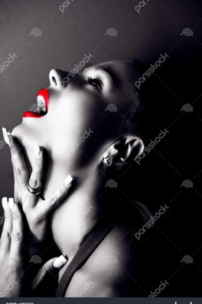 عکس لب سیاه سفید