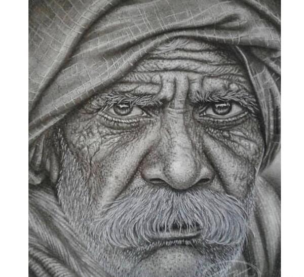 عکس گوش سیاه قلم