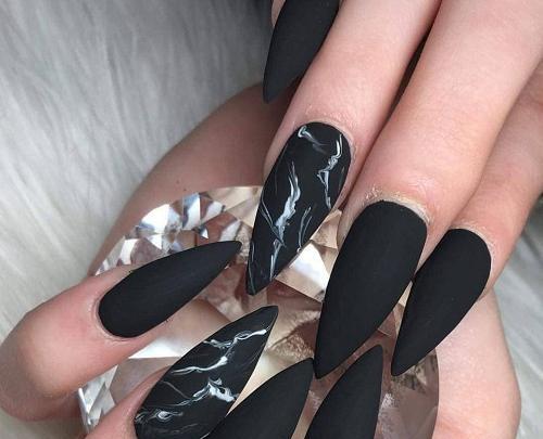 عکس ناخن سیاه مات