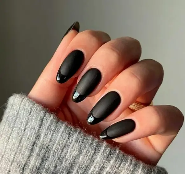 عکس ناخن سیاه مات