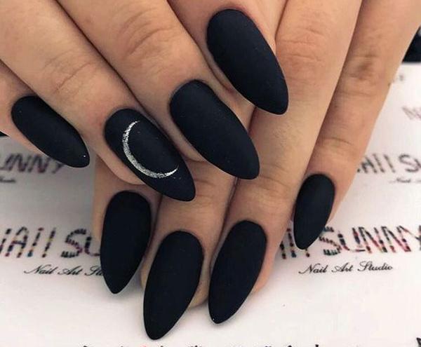 عکس ناخن سیاه مات