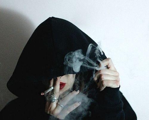 عکس های غمگین با سیگار