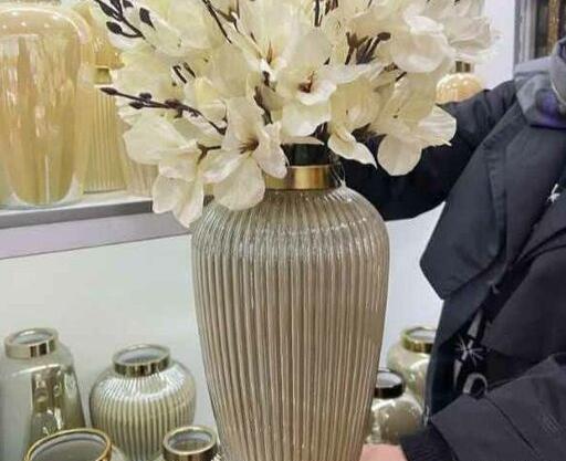 عکس گل در گلدان شیشه ای