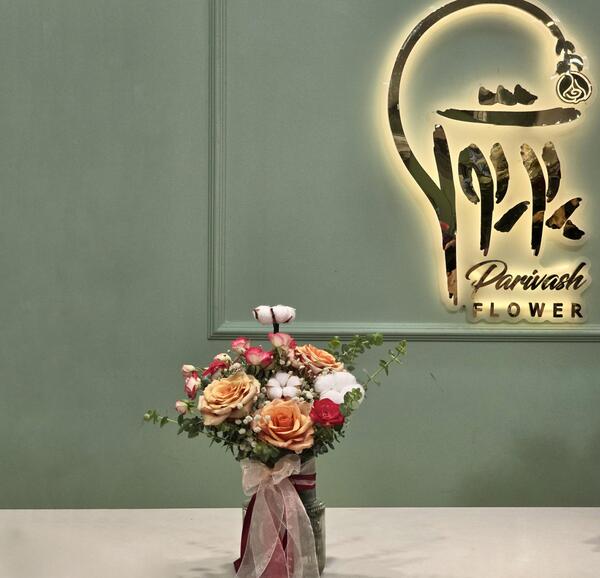 عکس گل در گلدان شیشه ای