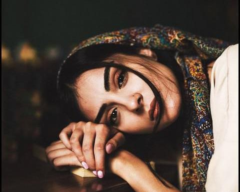 عکس چهره غمگین زن