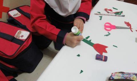 عکس گل لاله قرمز کاردستی