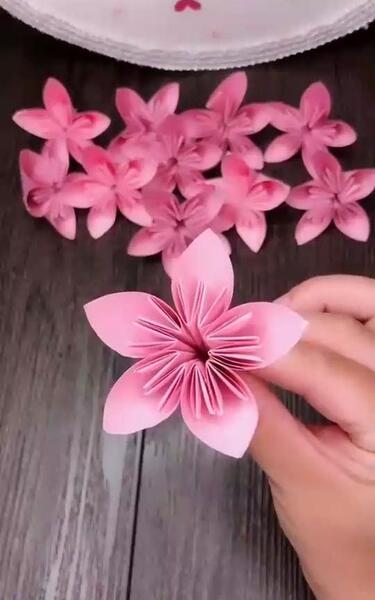 عکس گل کاغذی کاردستی