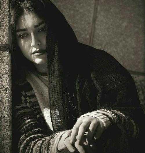 عکس چهره غمگین دختر