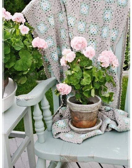 عکس گل در گلدان طبیعی