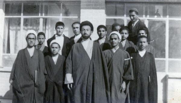 عکس سیاه و سفید روحانی