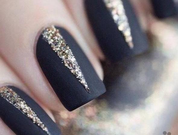 عکس ناخن مصنوعی اکلیلی سیاه