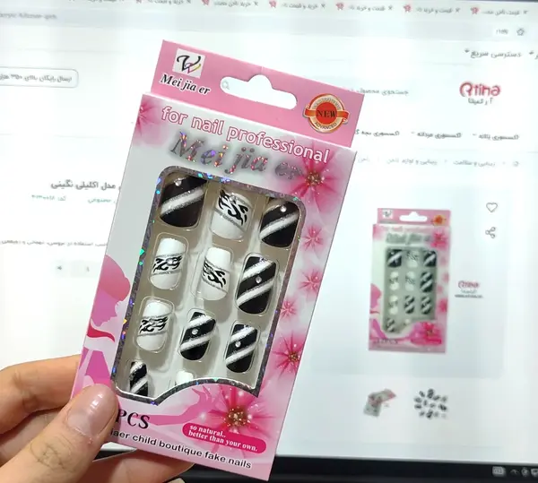 عکس ناخن مصنوعی اکلیلی سیاه