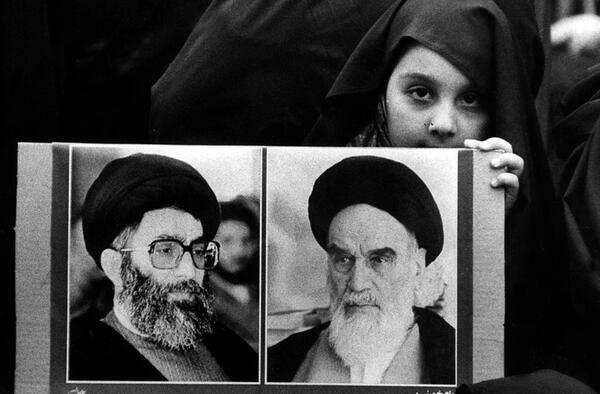 عکس سیاه سفید امام خامنه ای