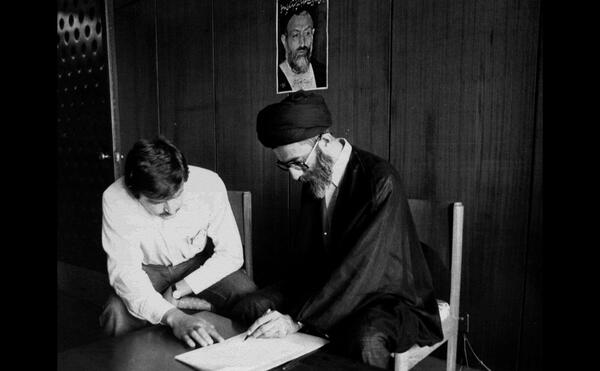 عکس سیاه سفید امام خامنه ای