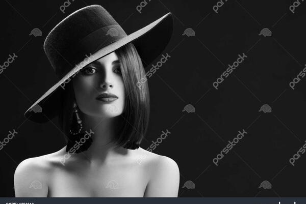 عکس دختر با کلاه سیاه سفید
