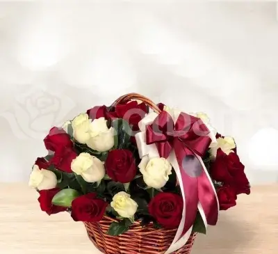 عکس سبد گل رز قرمز و سفید