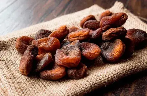 عکس زردآلو سیاه