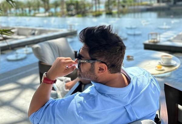 عکس عاشقانه گلزار و همسرش