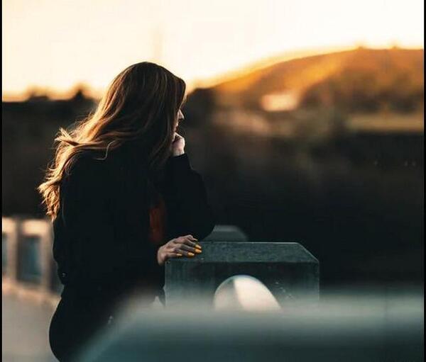 عکس پروفایل کارتونی غمگین بدون متن