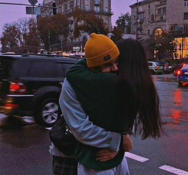 عکس عاشقانه زیر بارون دو نفره